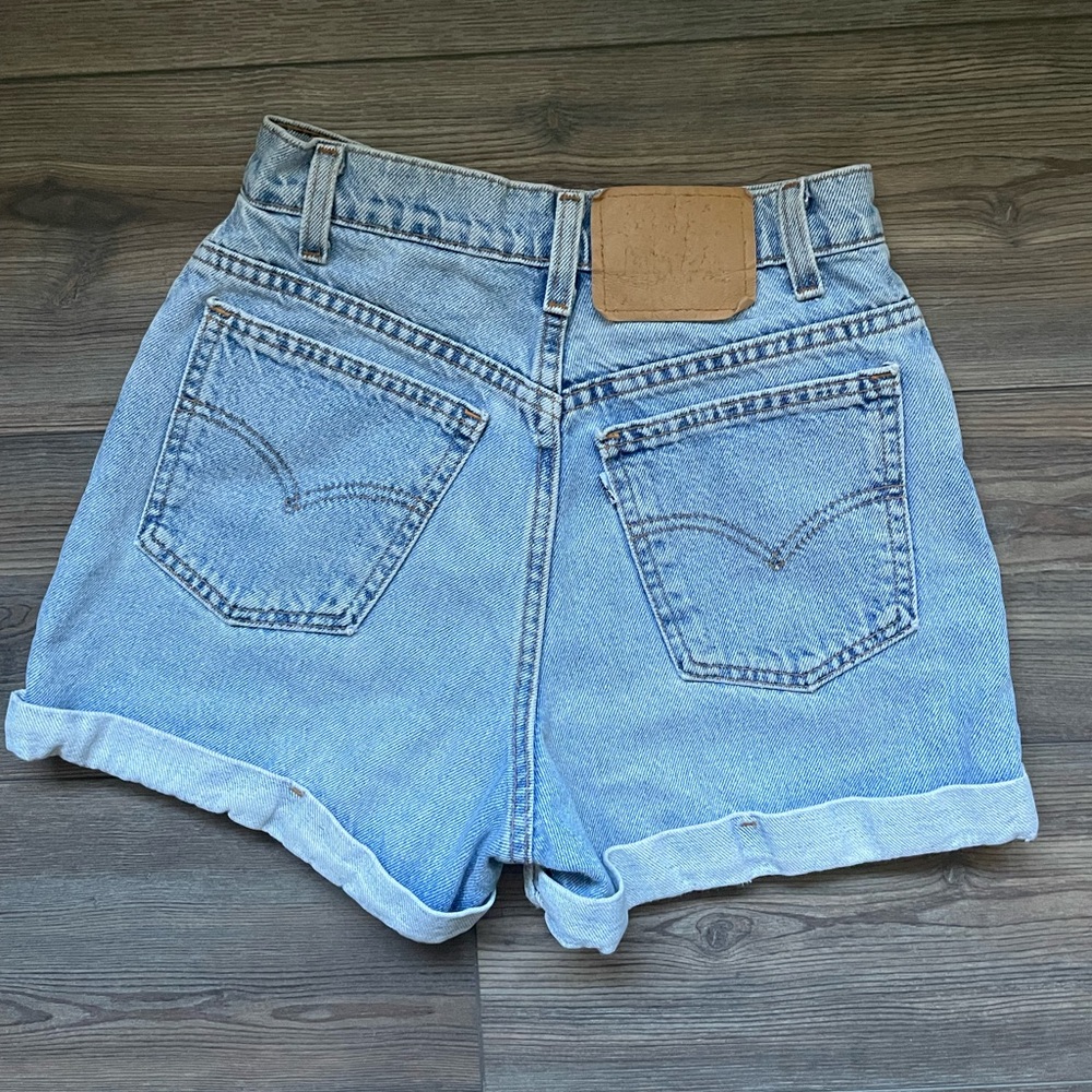 Vintage 954 Levi shorts size 5